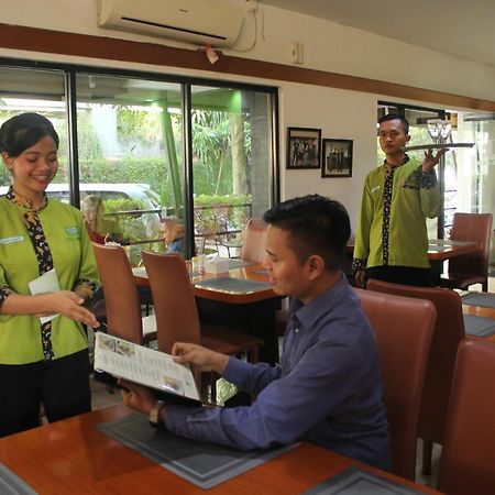 Hotel Grand Karawang Indah Екстериор снимка