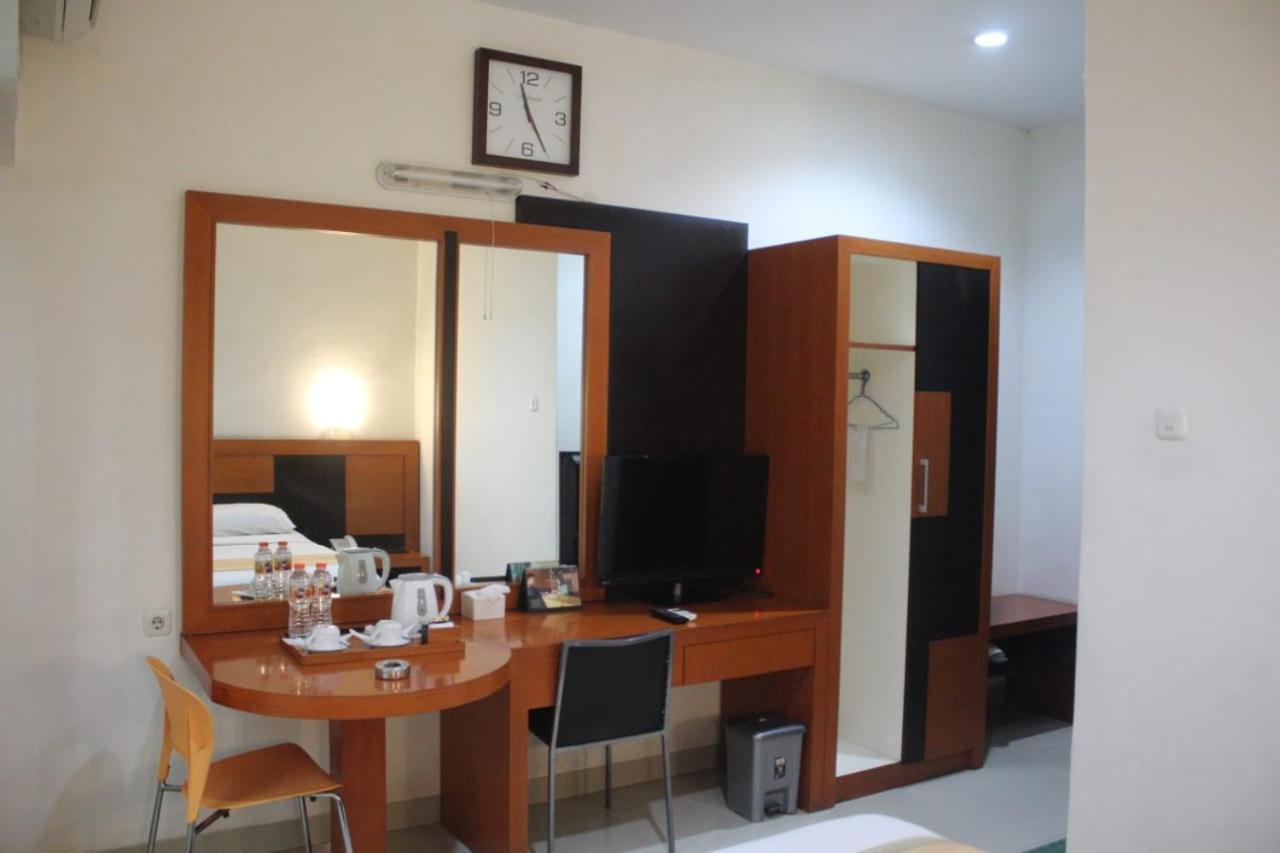 Hotel Grand Karawang Indah Екстериор снимка