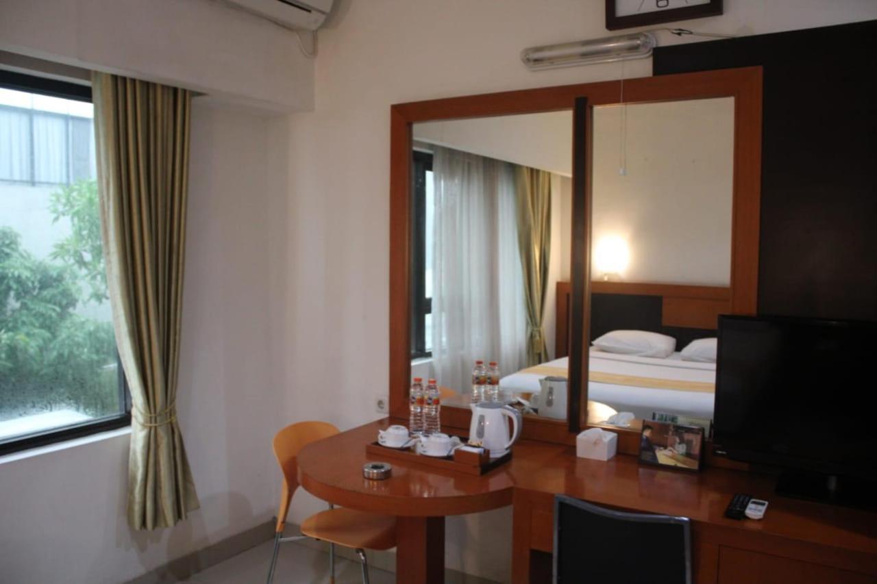 Hotel Grand Karawang Indah Екстериор снимка