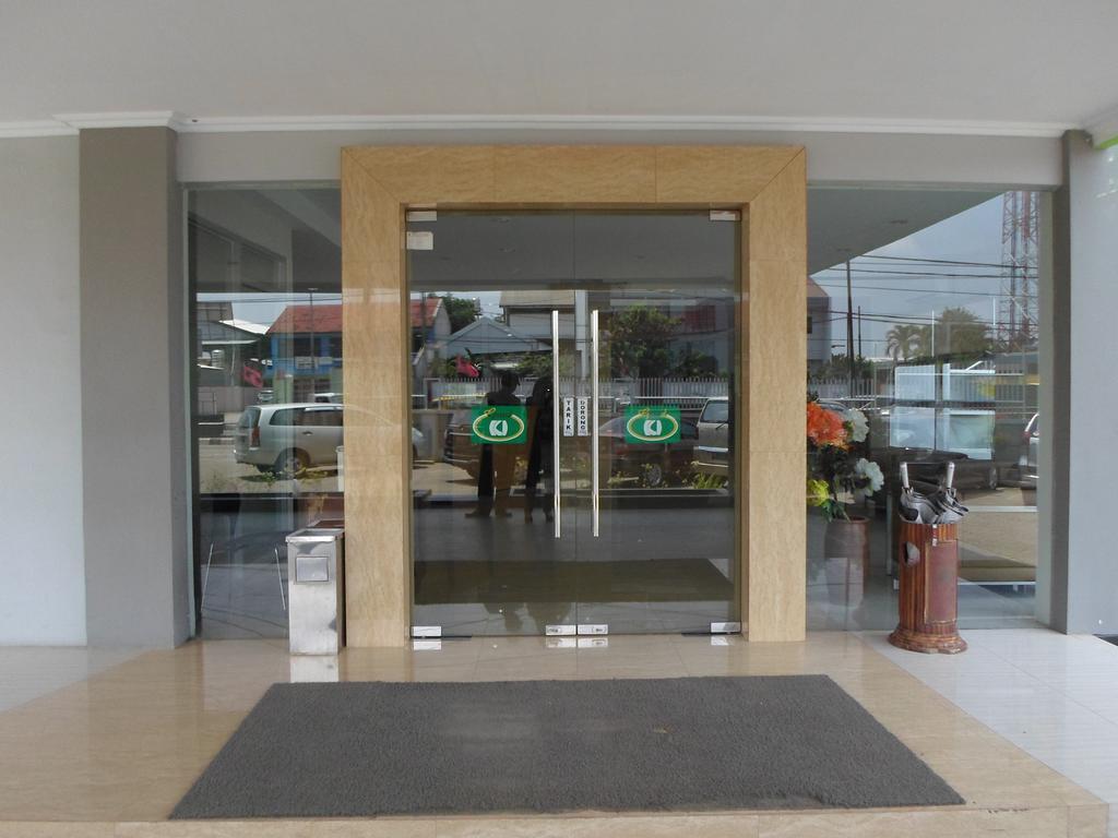 Hotel Grand Karawang Indah Екстериор снимка