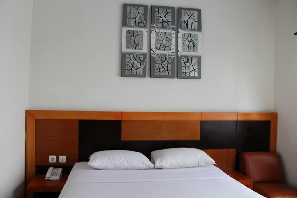 Hotel Grand Karawang Indah Екстериор снимка