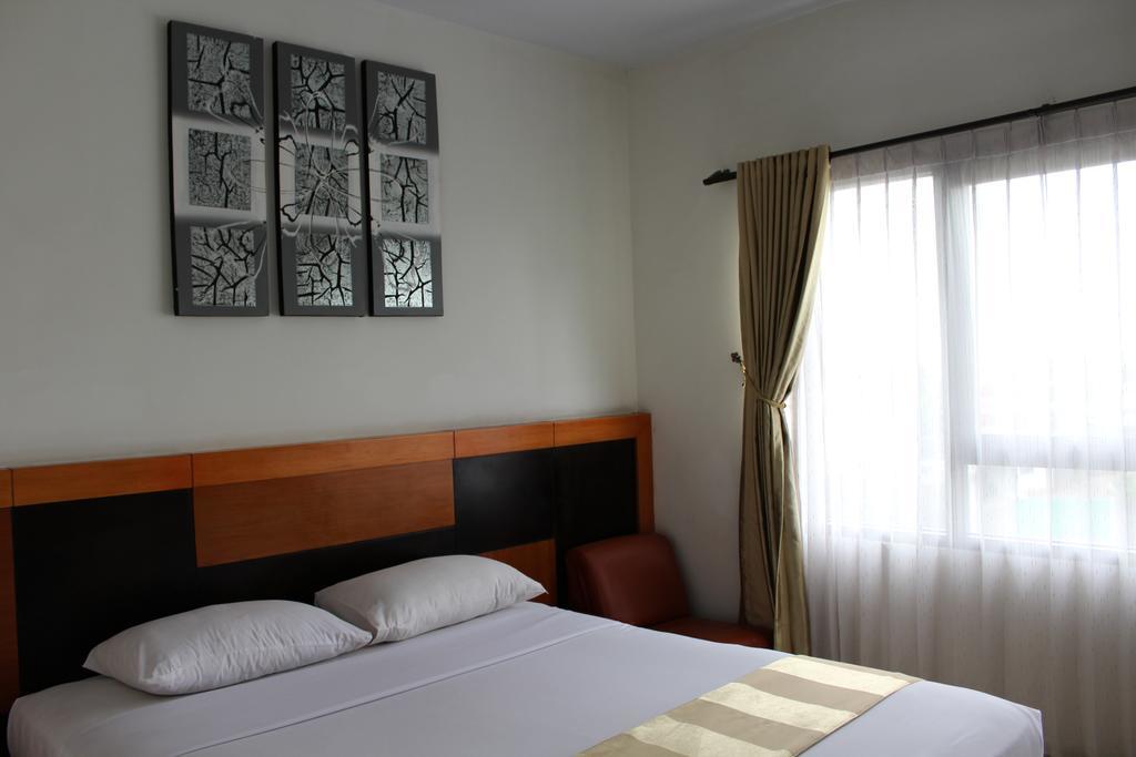 Hotel Grand Karawang Indah Екстериор снимка