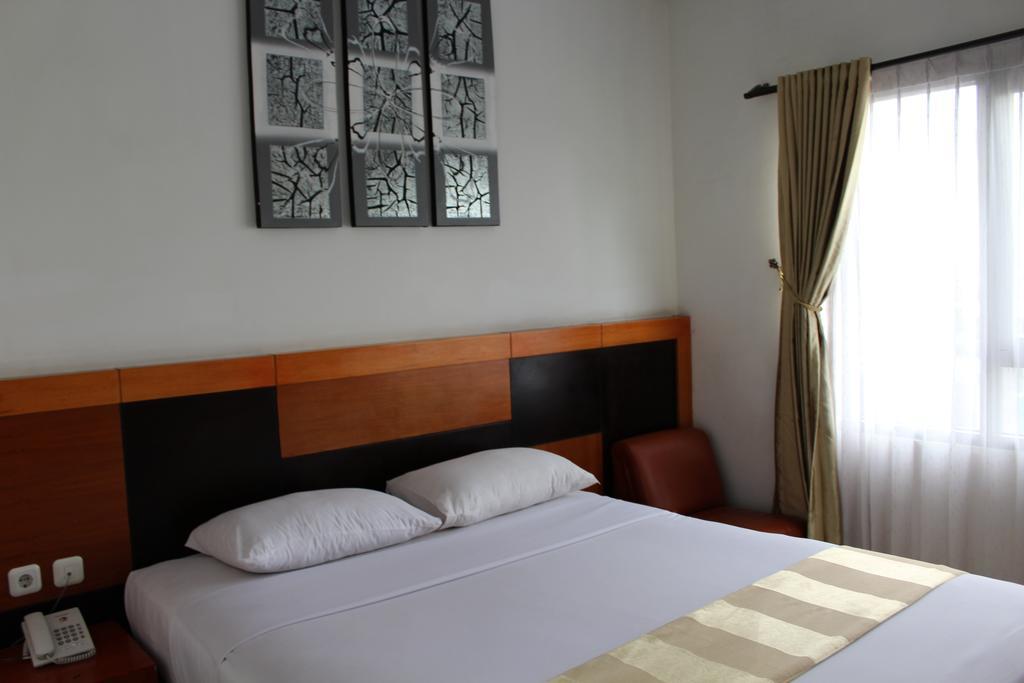Hotel Grand Karawang Indah Екстериор снимка
