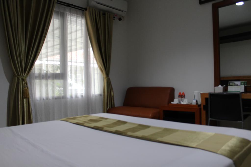 Hotel Grand Karawang Indah Екстериор снимка