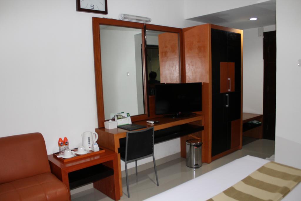 Hotel Grand Karawang Indah Екстериор снимка
