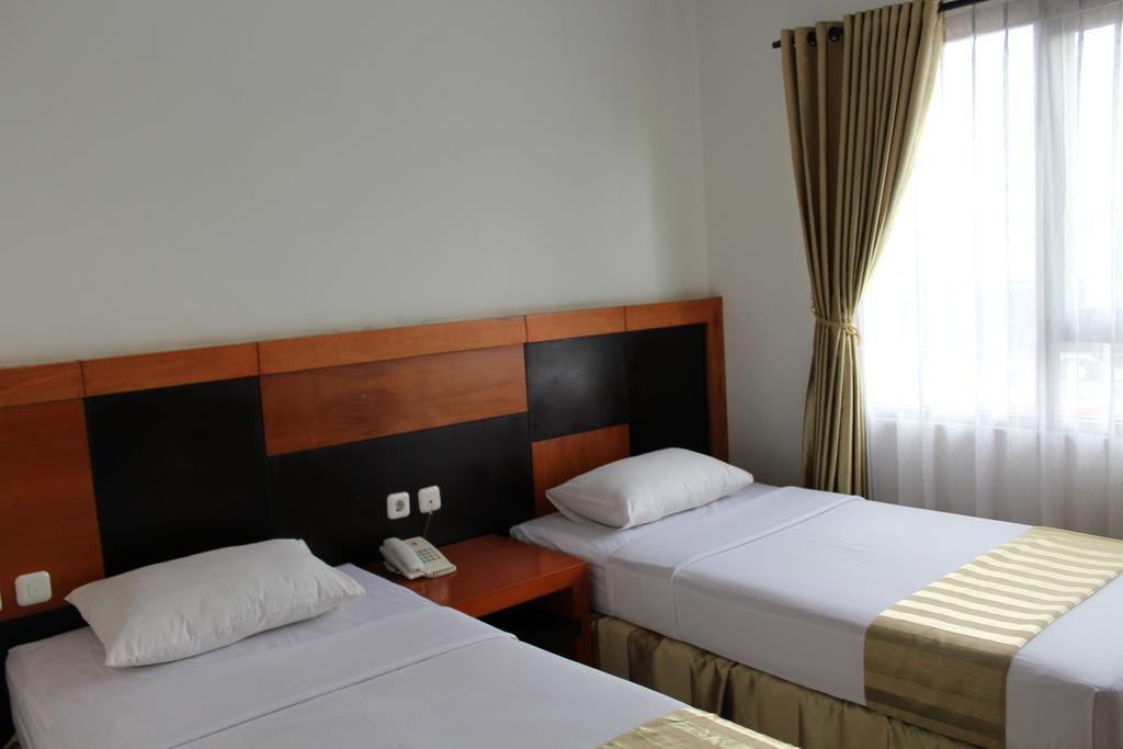 Hotel Grand Karawang Indah Екстериор снимка
