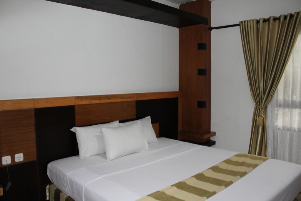 Hotel Grand Karawang Indah Екстериор снимка