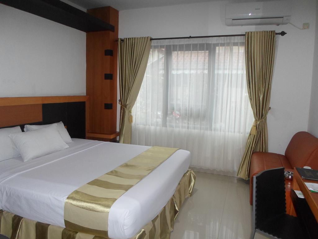 Hotel Grand Karawang Indah Стая снимка