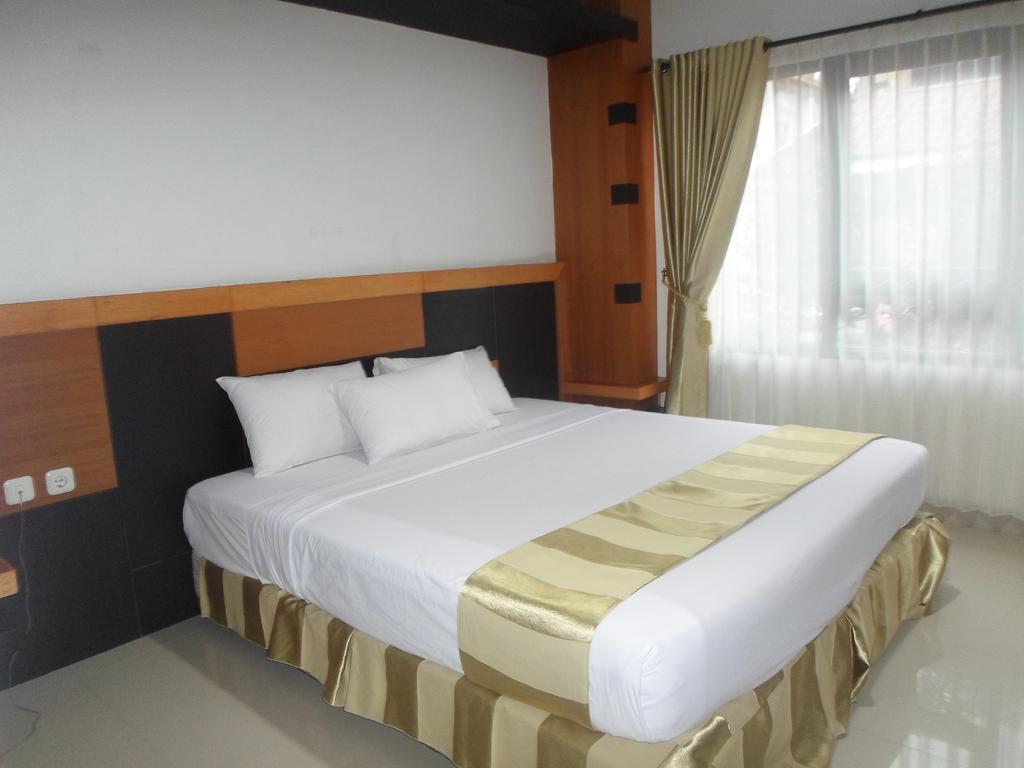 Hotel Grand Karawang Indah Стая снимка