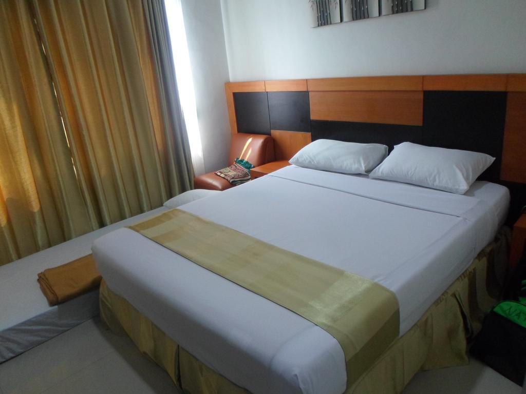 Hotel Grand Karawang Indah Стая снимка