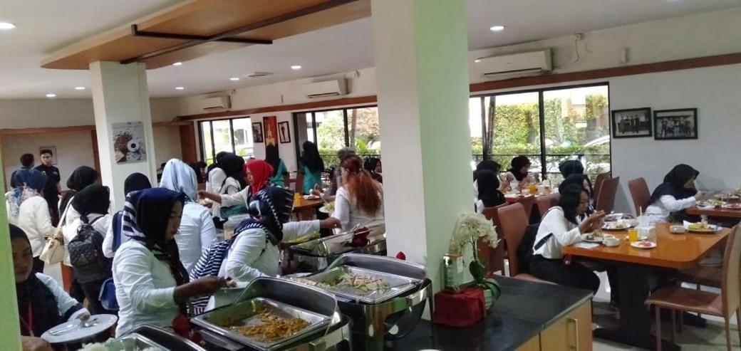 Hotel Grand Karawang Indah Екстериор снимка
