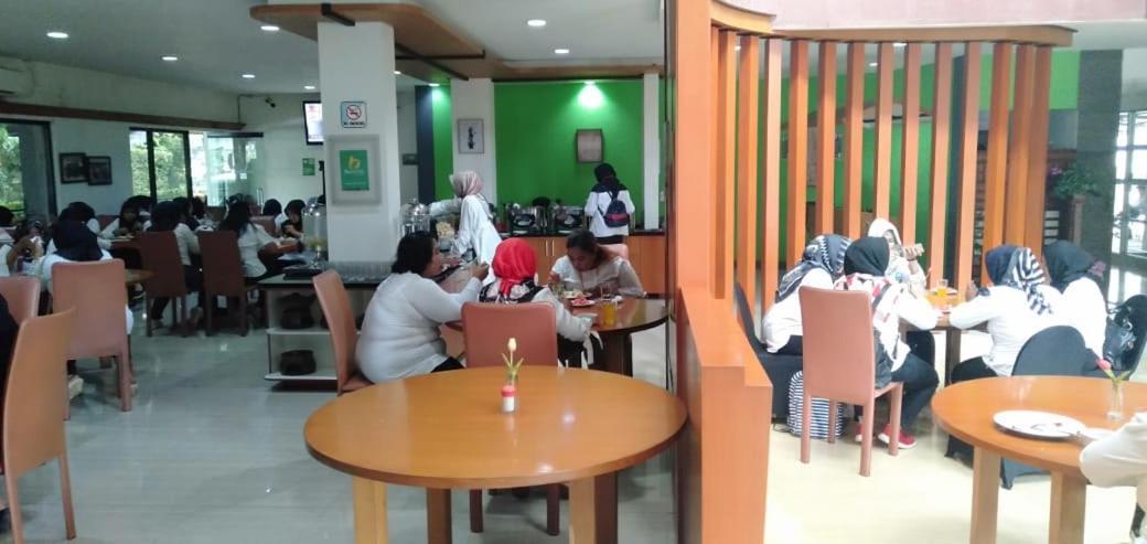 Hotel Grand Karawang Indah Екстериор снимка